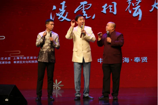 冯巩领队登台“九棵树” ！